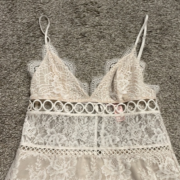 ✨BRAND NEW✨ Victoria’s Secret Ivory Lace Chemise Size XS - Picture 4 of 6